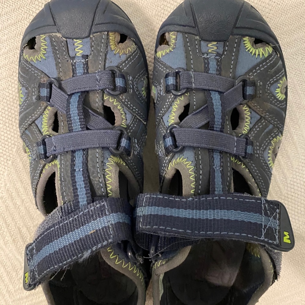 Boys Merrell hydro hiking sandal size 1w